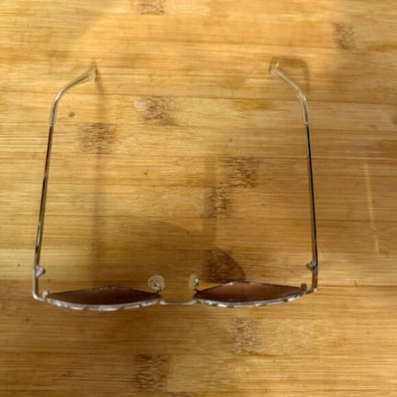 Retro Heart-Shaped Wire (Silver / Chrome) Frame Sunglasses - Picture 8 of 16